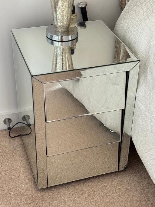 Buy & Sell Becontree Heath East London - Photos for Modern Bedside Cabinet