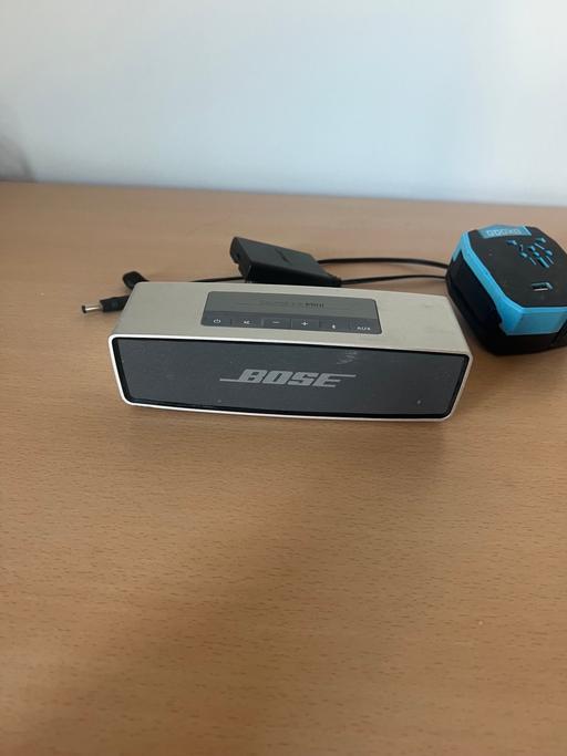 Buy & Sell Plumstead South East London - Photos for Bose speaker bar, charger / universal adaptor