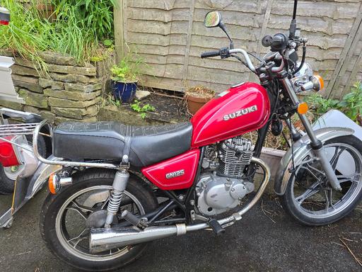 Vehicles West Yorkshire Bradford - Photos for Suzuki GN 125 CC with 1 year MOT low mileage