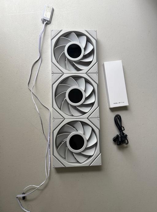 Buy & Sell Whetstone North London - Photos for Lian Li uni fan TL LCD Wireless Reversed