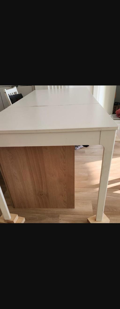 Buy & Sell Victoria Docks East London - Photos for IKEA white extendable tabke