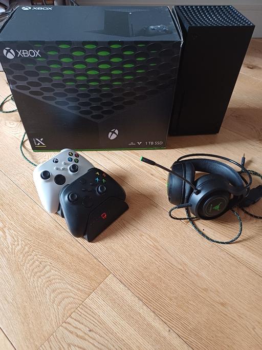 Buy & Sell - Photos for Xbox Series X plus accessories