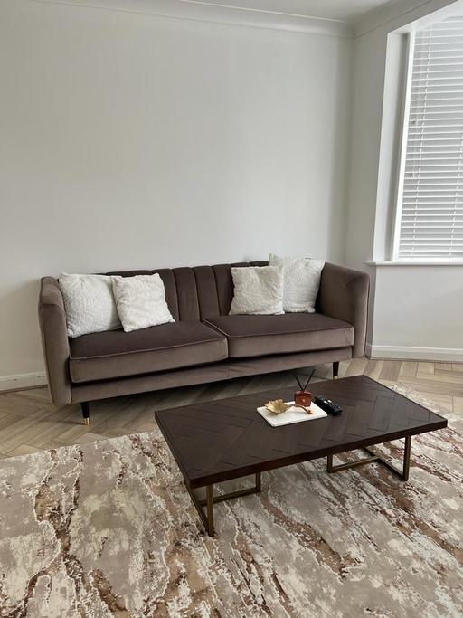 Buy & Sell Barking Barking and Dagenham - Photos for 4 seater velvet sofa