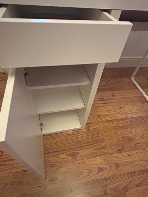 Buy & Sell Finchley North London - Photos for Desktop to study or work with extra storage!