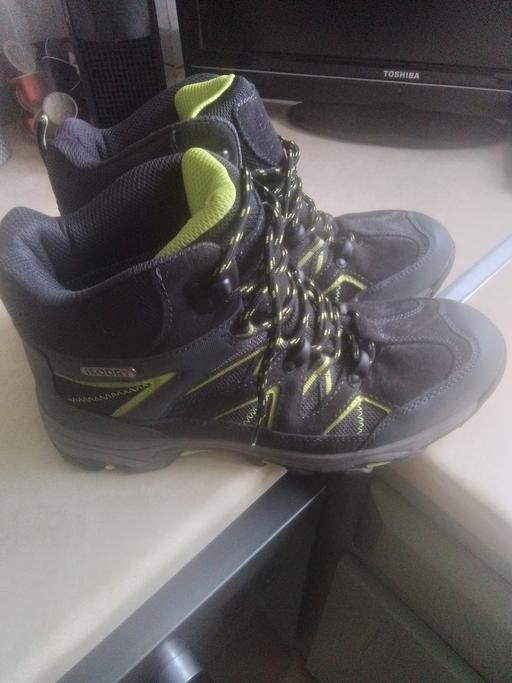 Buy & Sell Streetly Walsall - Photos for ISODRY MOUNTAIN WAREHOUSE WALKING BOOTS