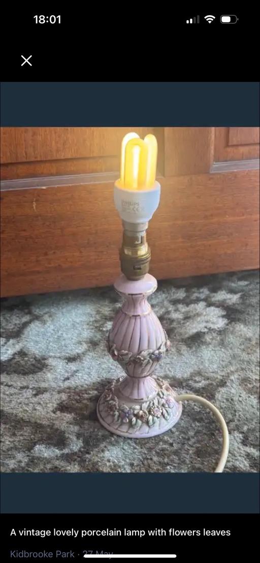 Buy & Sell Kidbrooke South East London - Photos for A lovely porcelain lamp with flowers leaves