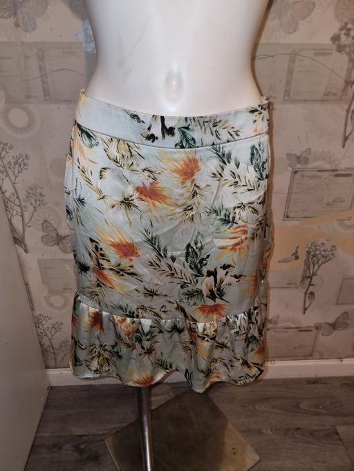 Buy & Sell Upper Holloway North London - Photos for LADIES PINK VANILLA FLORAL SKIRT SIZE UK 10