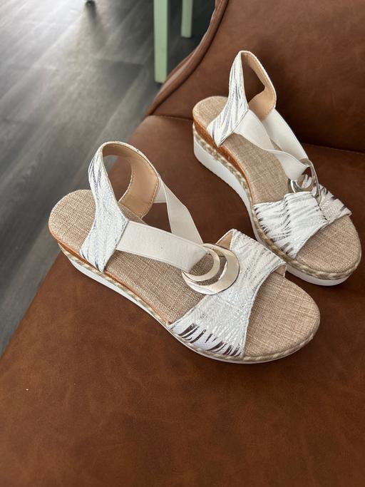 Buy & Sell Wombwell Barnsley - Photos for Size 5 New Sandals