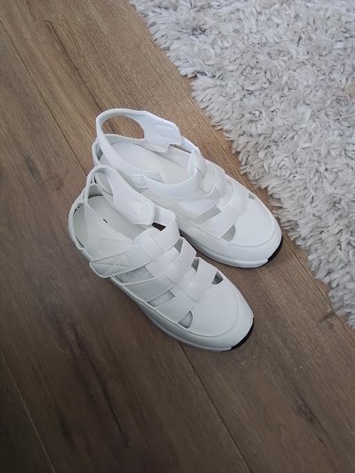 Buy & Sell Brockmoor Dudley - Photos for size 6 sandals