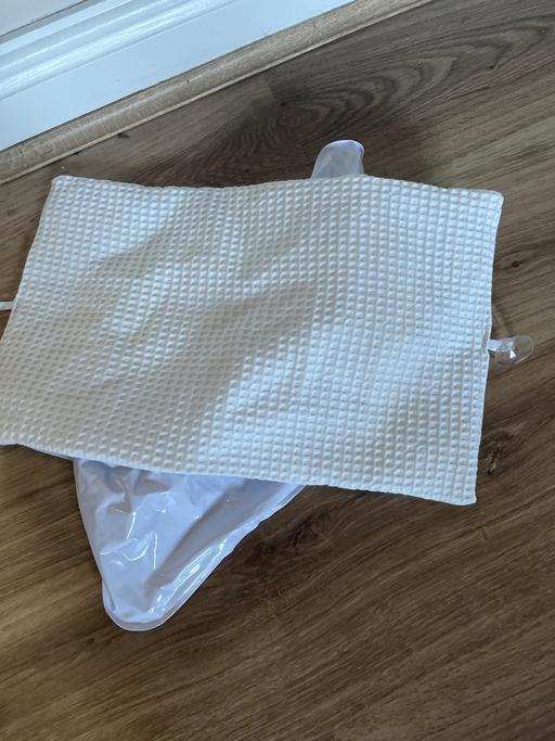 Buy & Sell Conisbrough Doncaster - Photos for Blow up new white bathroom pillow