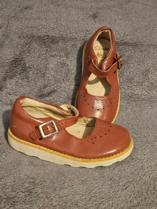 Buy & Sell Archway North London - Photos for CLARKS GIRLS BROWN SHOES SIZE 7.5 G