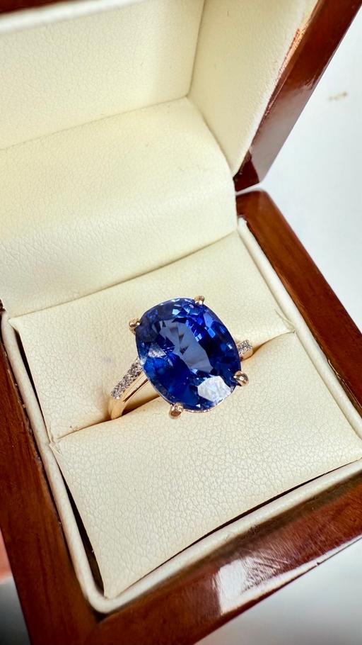 Buy & Sell Harrow on the Hill North West London - Photos for 9ct Gold Blue Sapphire and Diamond Ring