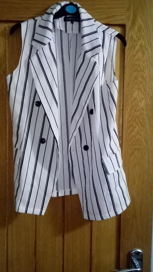 Buy & Sell Lambeth South East London - Photos for cameo rose waistcoat