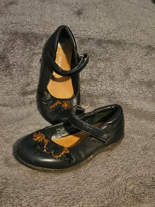Buy & Sell Upper Holloway North London - Photos for GIRLS BUTTERFLY SHOES SIZE UK 7