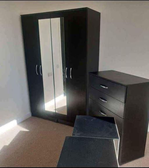 Buy & Sell Stroud Green North London - Photos for 4-Door Wardrobe with Drawers – Modern Bedroom