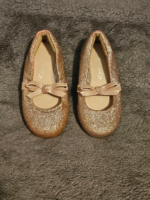 Buy & Sell Archway North London - Photos for NEXT GIRLS SPARKLING SHOES SIZE 4