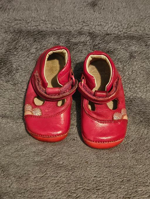 Buy & Sell Upper Holloway North London - Photos for CLARKS GIRLS PINK SHOES SIZE 3.5 E