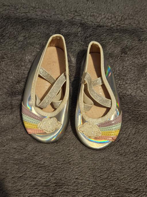 Buy & Sell Archway North London - Photos for PRIMARK GIRLS RAINBOW SHOES SIZE 4