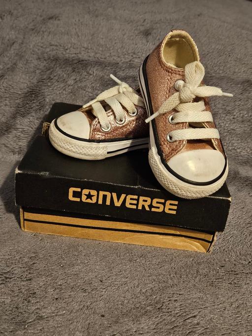 Buy & Sell Upper Holloway North London - Photos for CONVERSE GIRLS TRAINERS SIZE UK 4