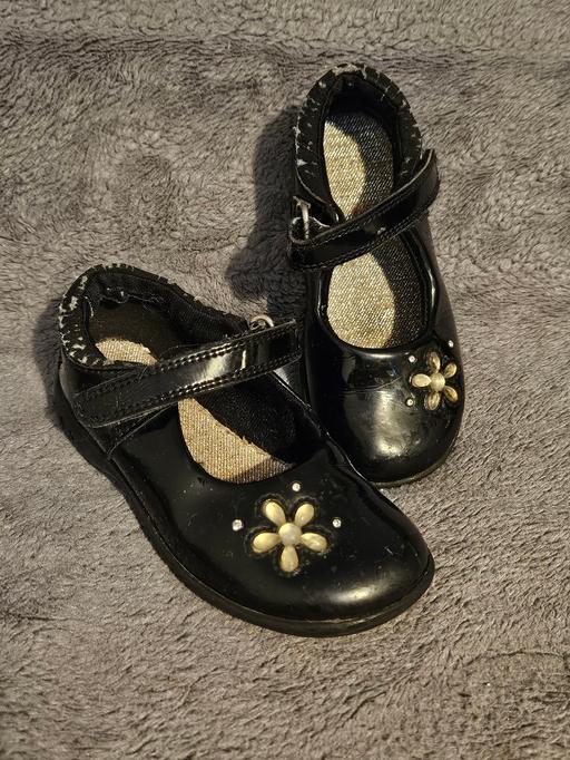 Buy & Sell Upper Holloway North London - Photos for CLARKS GIRLS SHOES SCHOOL SIZE 7