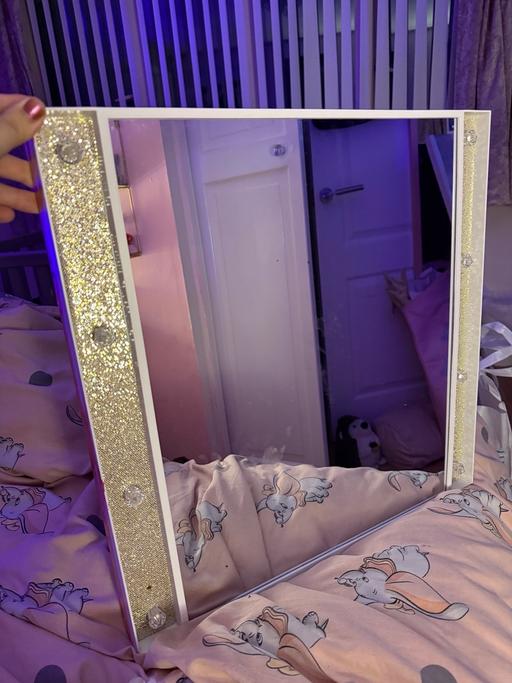 Buy & Sell Gilmoss Industrial Estate Liverpool - Photos for Hanging Light-Up Wall Mirror