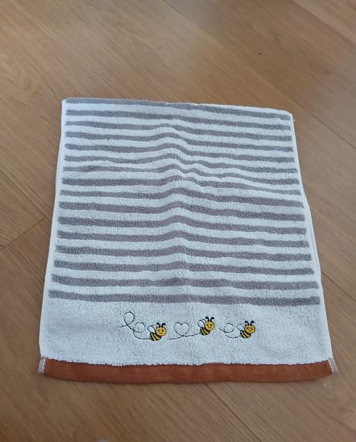 Buy & Sell Bradley Fold Trading Estate Bury - Photos for Bee Hand Towel Never Used