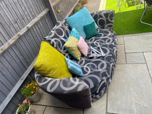 Buy & Sell Newton Leys Milton Keynes - Photos for 3 seater M&S sofa