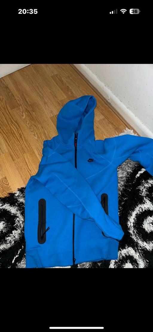 Buy & Sell Wallington Sutton - Photos for Nike tech blue