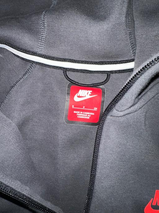 Buy & Sell Wallington Sutton - Photos for Nike tech black coloured with a orange logo