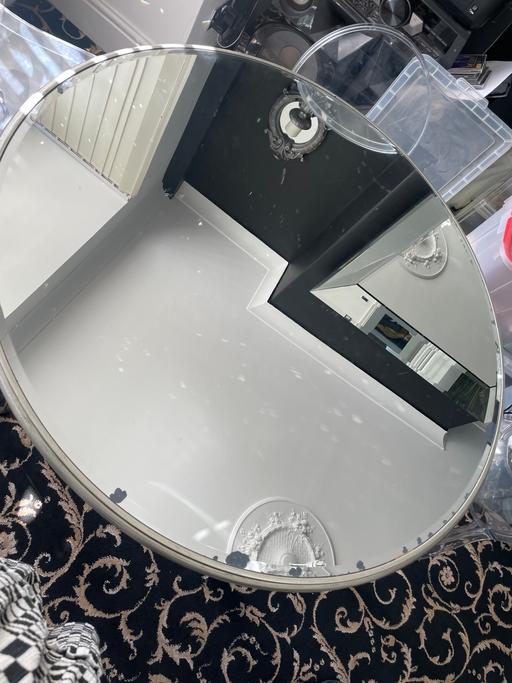 Buy & Sell Sutton Manor Saint Helens - Photos for Mirrored dining table