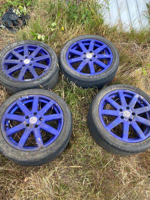 Vehicles Elmers End South East London - Photos for 17 inch 5 x 150mm stud alloy wheels purple