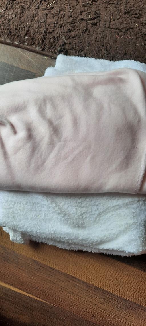 Buy & Sell Leagrave Luton - Photos for 2 small fleeces