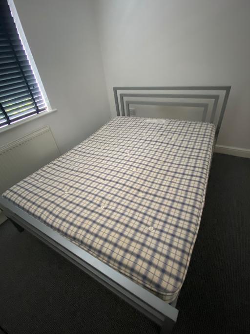 Buy & Sell Oulton East Suffolk - Photos for KING SIZE METAL BED FRAME + MATTRESS
