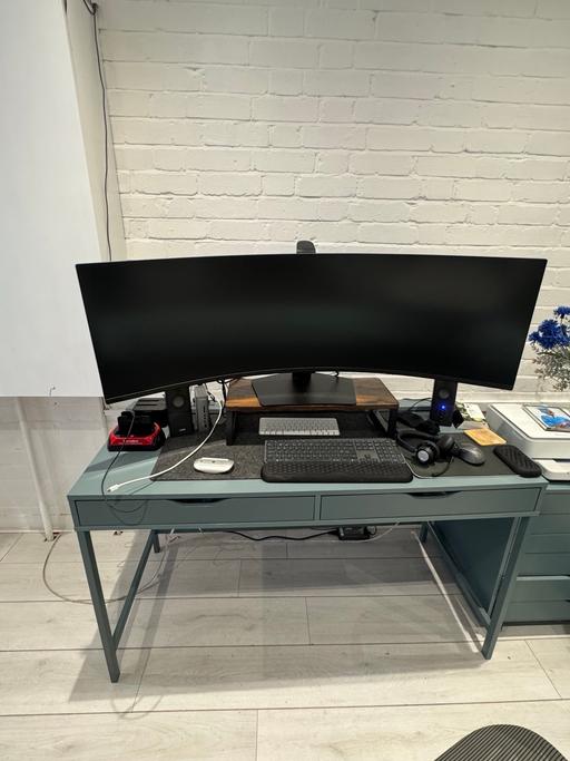 Buy & Sell Feltham Hounslow - Photos for Desk with Wire organiser