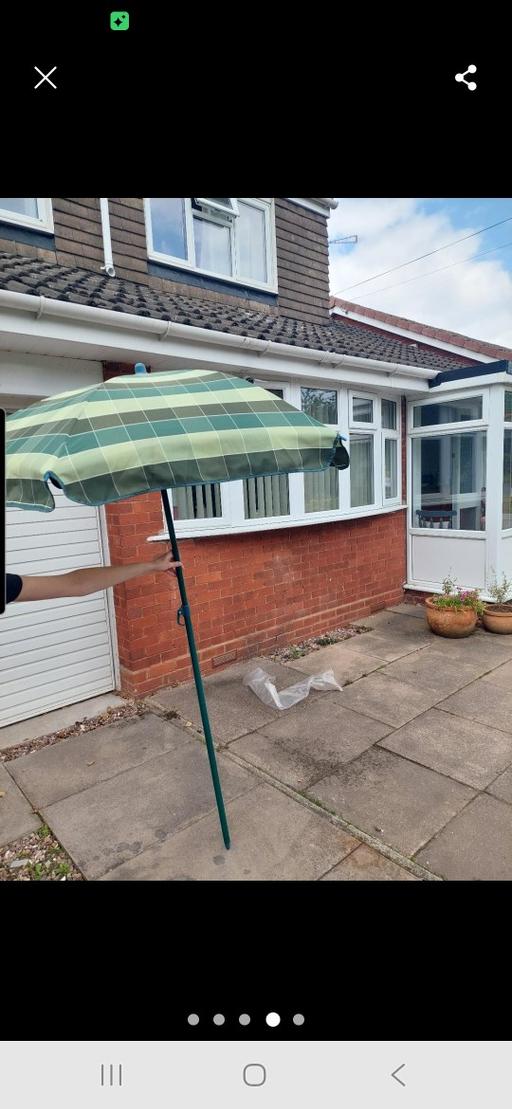 Buy & Sell Wedges Mills South Staffordshire - Photos for OUTDOOR UMBRELLA EXTENDABLE ASNEW BARGAIN 🌟