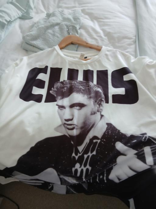 Buy & Sell Feltham Hounslow - Photos for elvis tshirt and jacket