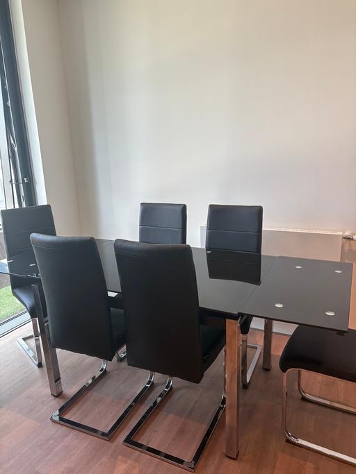 Buy & Sell Westferry East London - Photos for Black Dining Table with Chairs