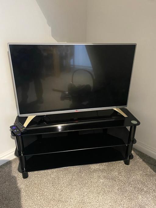Buy & Sell Cuerdley Warrington - Photos for Black glass TV stand