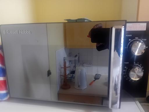 Buy & Sell Plumstead South East London - Photos for Russell Hobbs 700 watt Microwave