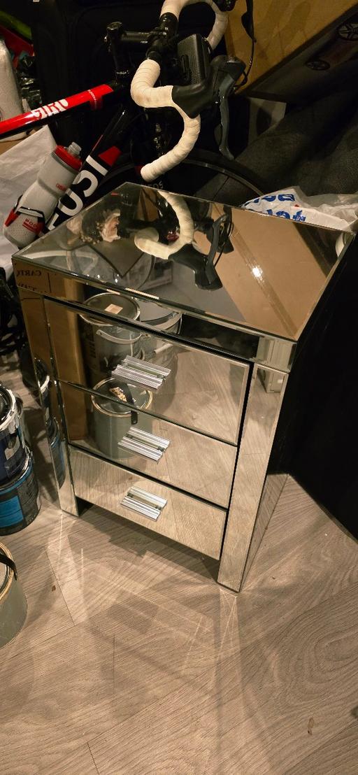 Buy & Sell Dagenham Barking and Dagenham - Photos for Mirrored Bedside table