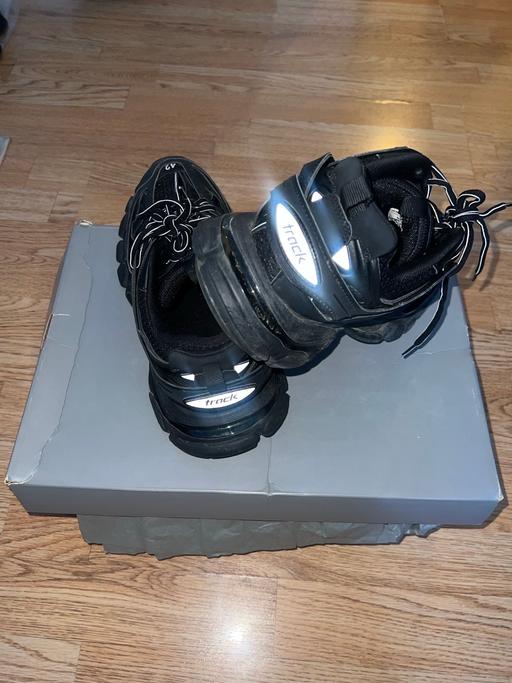 Buy & Sell - Photos for Balenciaga tracks