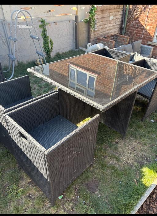 Buy & Sell Stone Dartford - Photos for Garden table and chairs with cushions