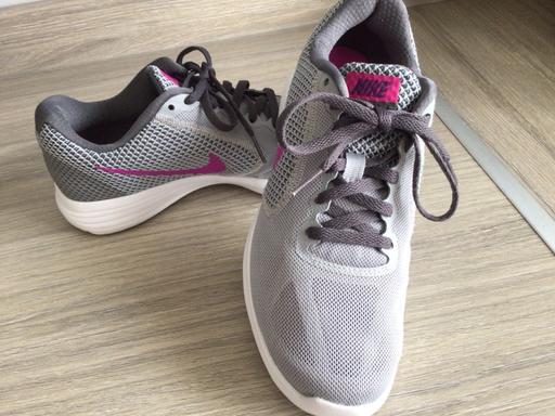 Buy & Sell South Elmsall Wakefield - Photos for Ladies Nike Trainers Size 4 £10