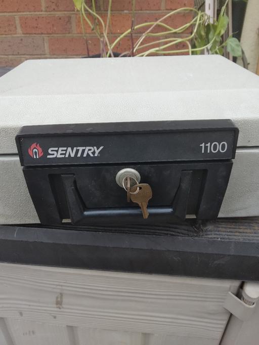Buy & Sell Cradley Heath Sandwell - Photos for Sentry 1100 Fire safe