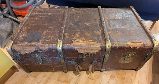 Buy & Sell Upper Holloway North London - Photos for Wooden trunk coffee table