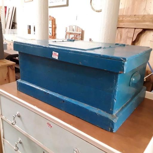 Buy & Sell Saint Pauls Trading Estate Tameside - Photos for Vintage solid wooden blue toolbox