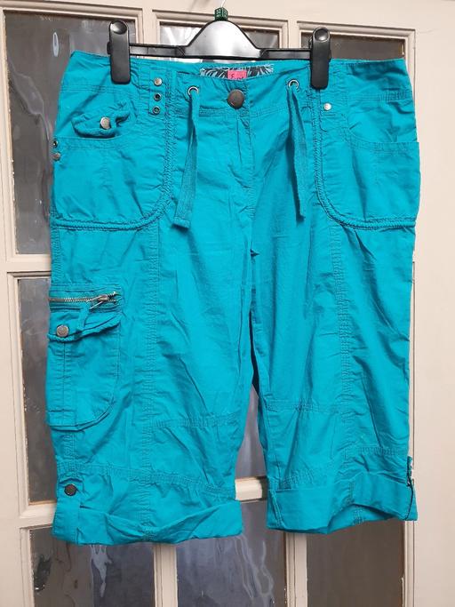 Buy & Sell Oxley Wolverhampton - Photos for Cropped trousers/shorts