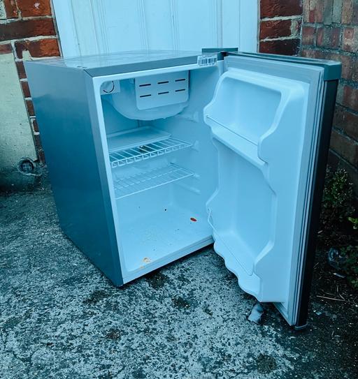 Buy & Sell Croydon Croydon - Photos for RUSSELL HOBBSS TABLE TOP FRIDGE-DELIVERY AV.