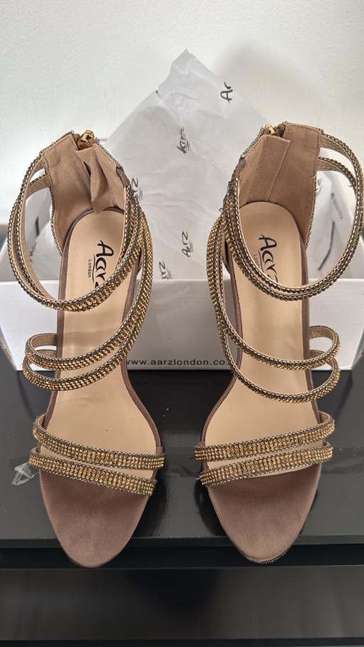 Buy & Sell East Ham East London - Photos for Heels/Shoes