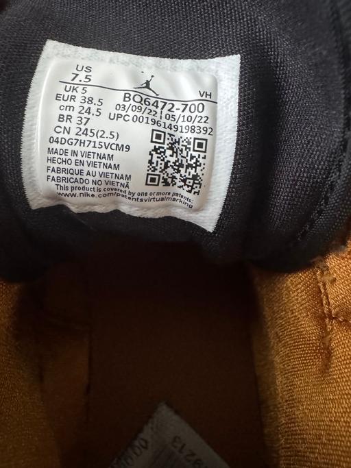 Buy & Sell Romford Barking and Dagenham - Photos for Air Jordon 1 - size 5 UK